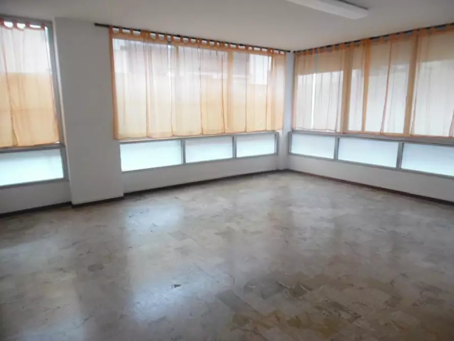 Immagine 2 di Ufficio in vendita  a Pontedera