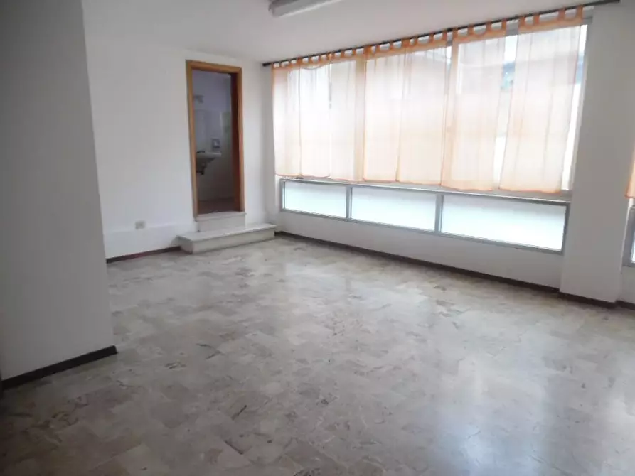 Immagine 3 di Ufficio in vendita  a Pontedera