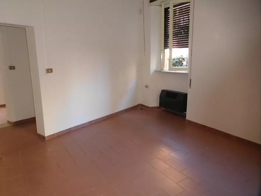 Immagine 6 di Locale commerciale in vendita  a Pisa