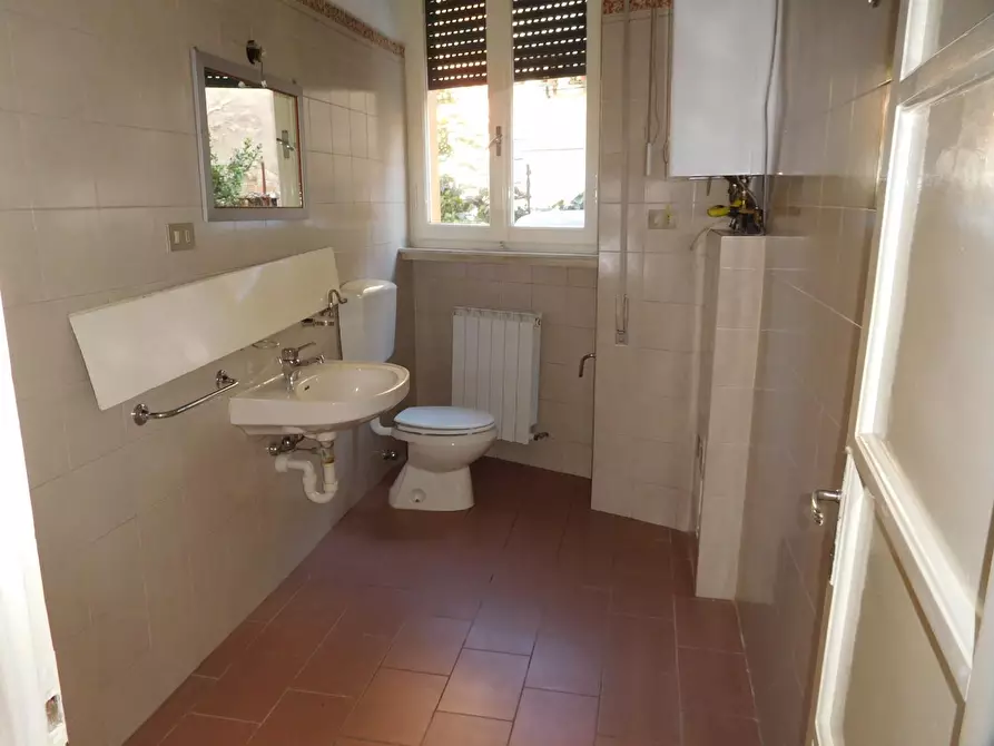 Immagine 7 di Locale commerciale in vendita  a Pisa