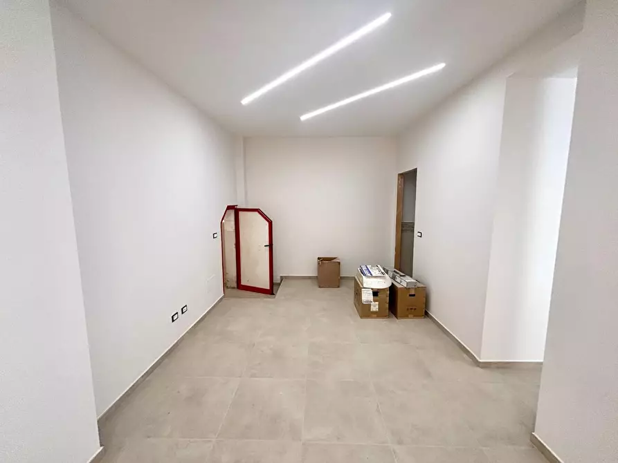 Immagine 16 di Locale commerciale in affitto  a Pontedera