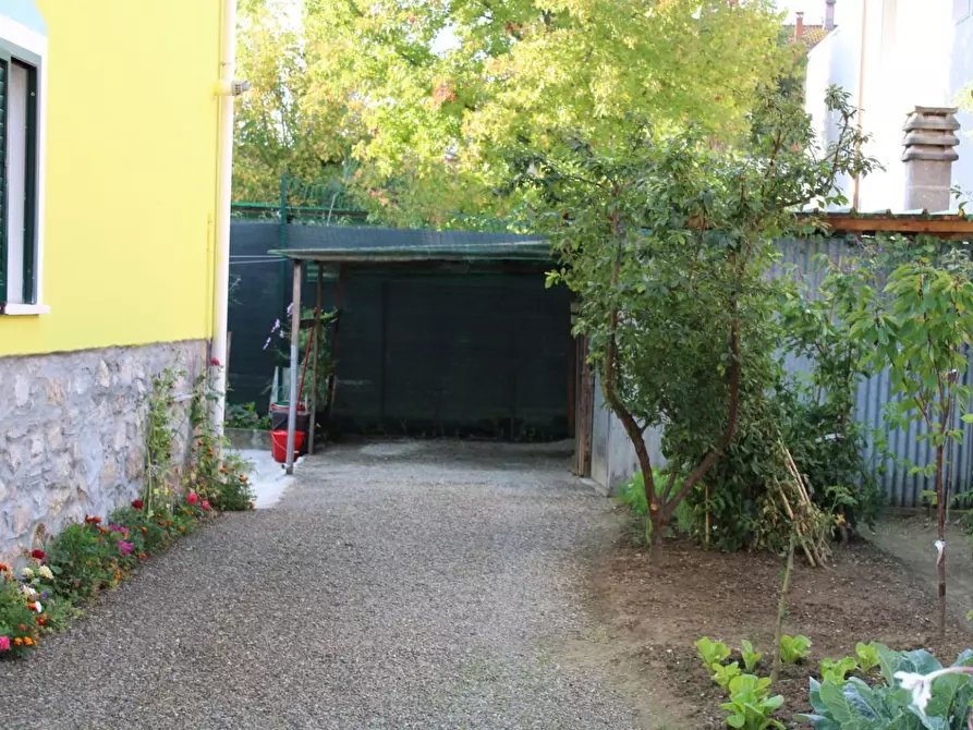 Immagine 2 di Villa in vendita  a Ponsacco