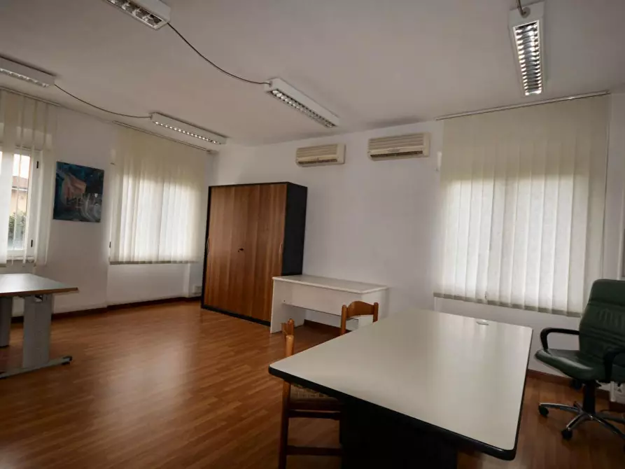 Immagine 9 di Attività artigianale in vendita  a Lucca