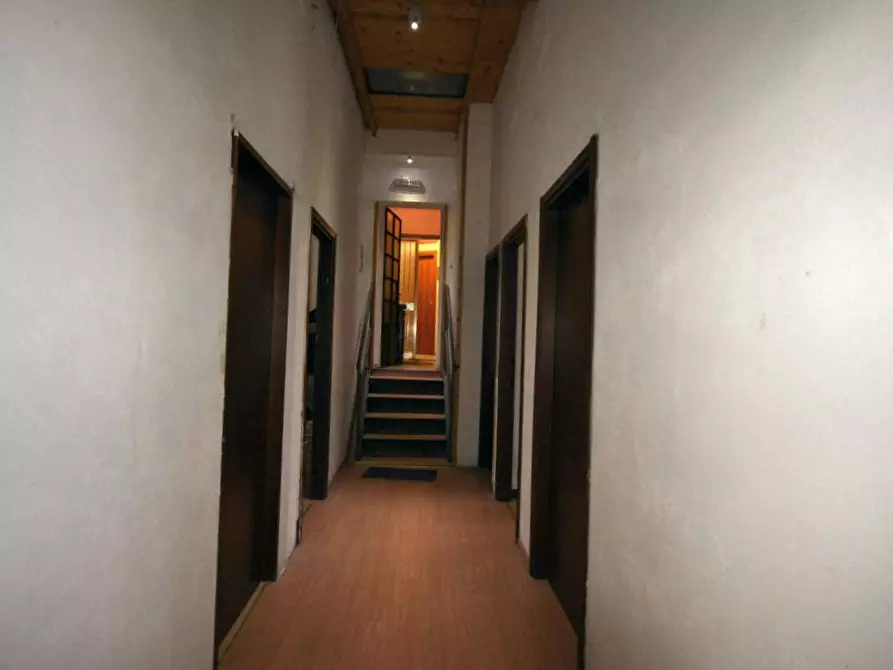 Immagine 8 di Attività artigianale in vendita  a Lucca