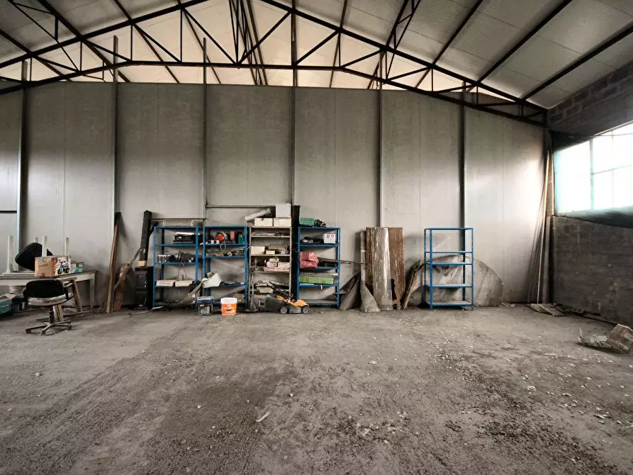 Immagine 13 di Attività artigianale in vendita  a Lucca