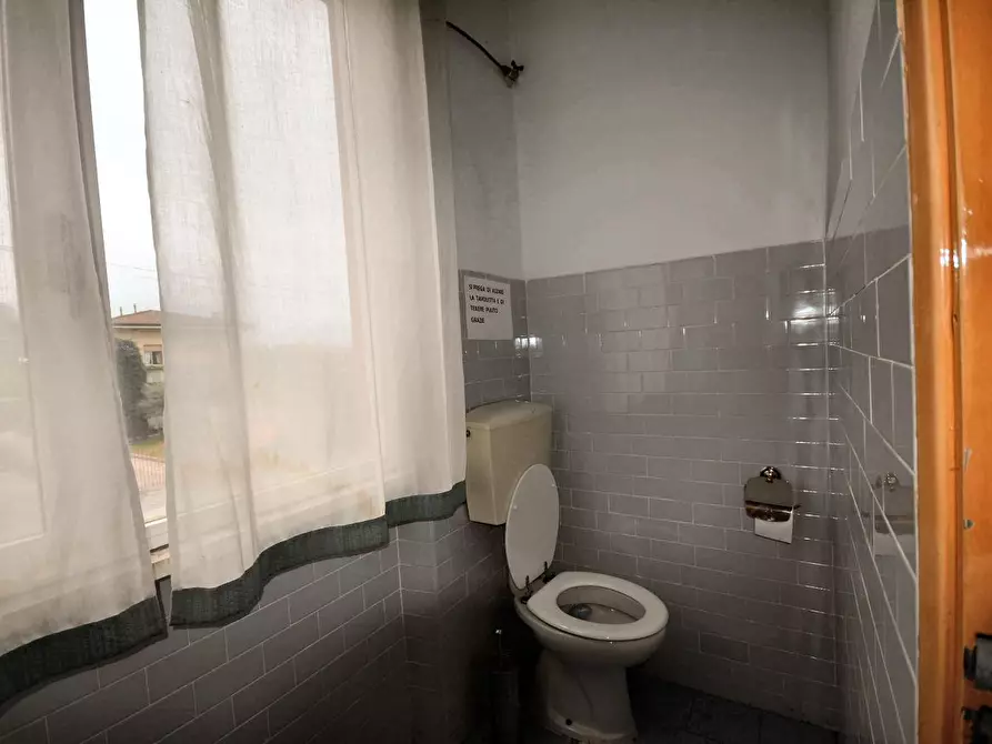 Immagine 4 di Attività artigianale in vendita  a Lucca