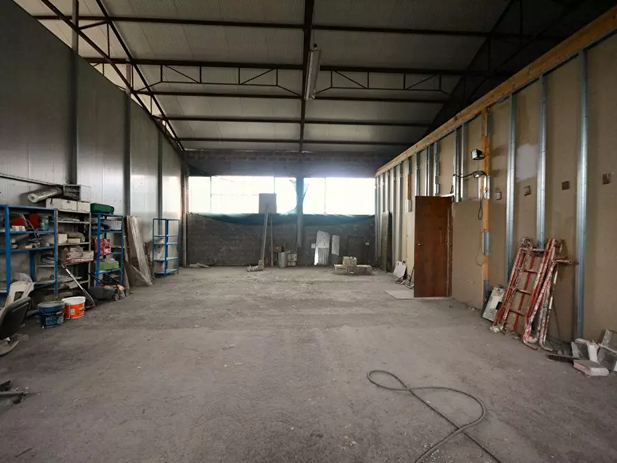 Immagine 15 di Attività artigianale in vendita  a Lucca