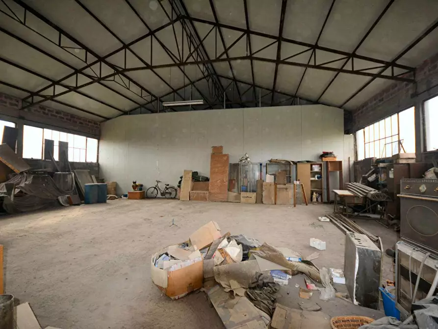 Immagine 16 di Attività artigianale in vendita  a Lucca