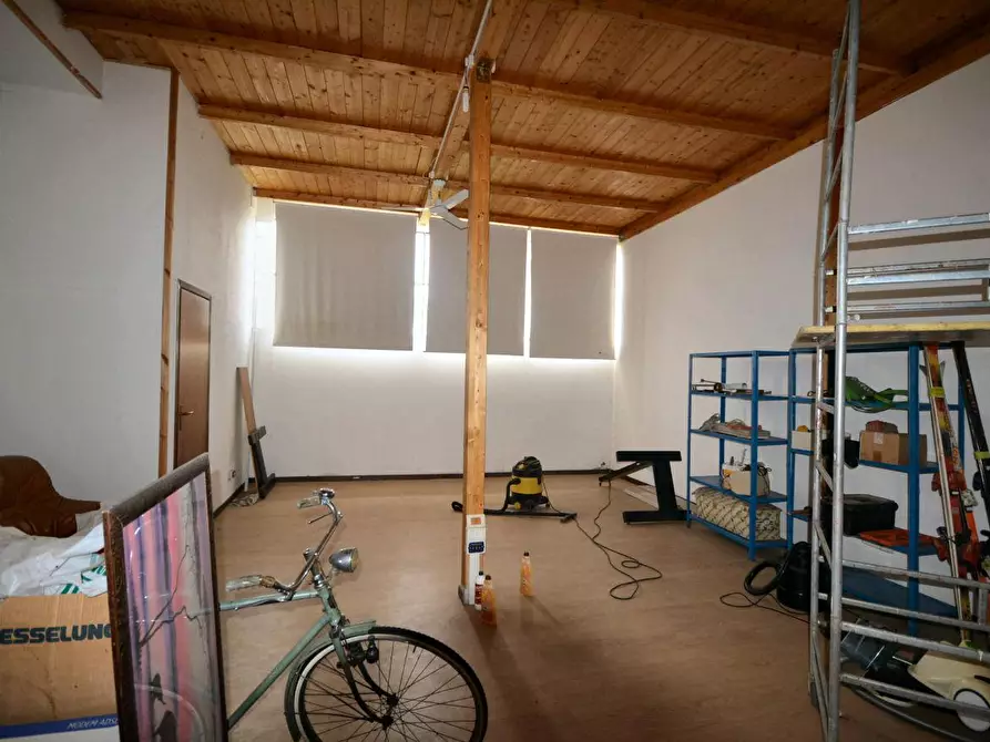 Immagine 7 di Attività artigianale in vendita  a Lucca