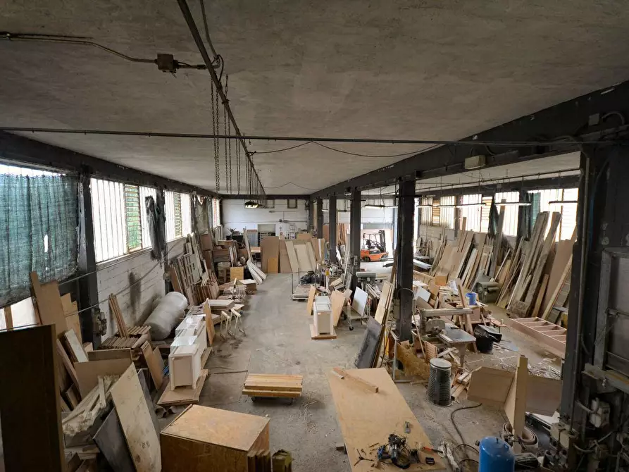 Immagine 17 di Attività artigianale in vendita  a Lucca