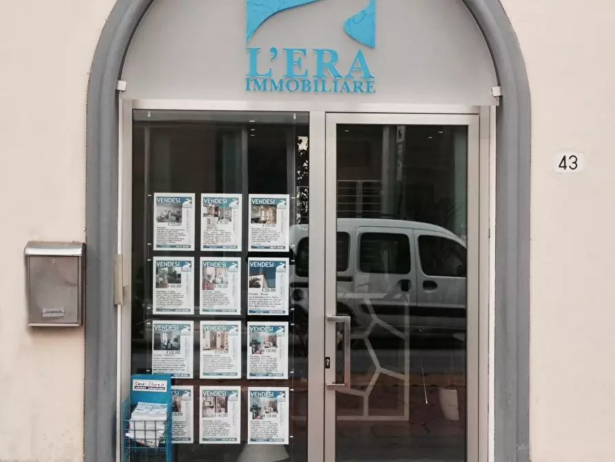 Immagine 4 di Laboratorio in vendita  a Pontedera