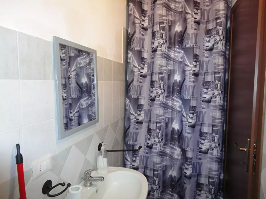 Immagine 9 di Ufficio in affitto  a Ponsacco