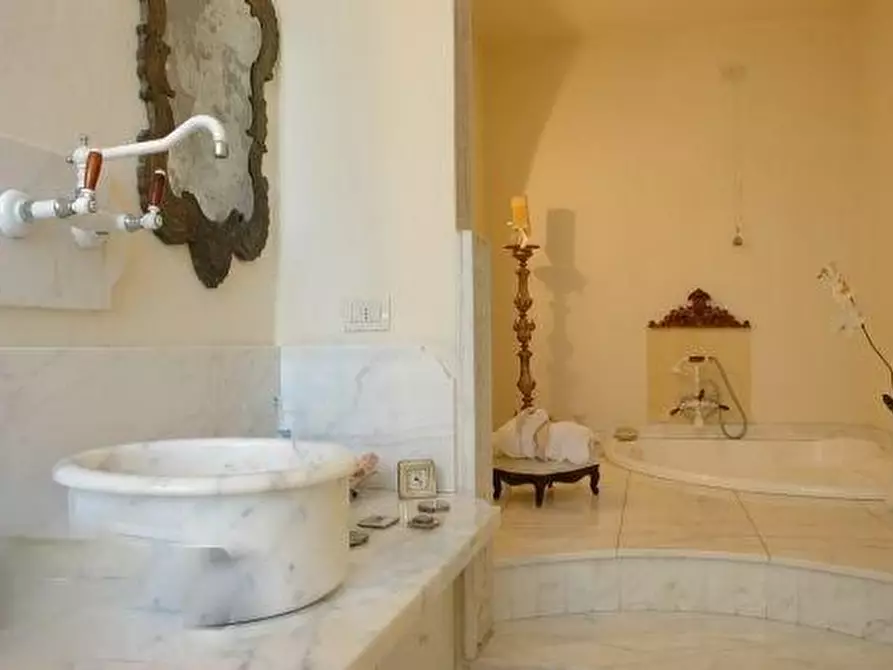 Immagine 28 di Villa in vendita  a Casciana Terme Lari