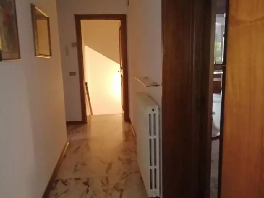Immagine 9 di Villa in vendita  a Cascina