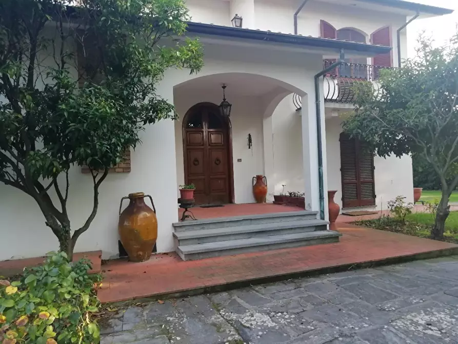 Immagine 3 di Villa in vendita  a Cascina