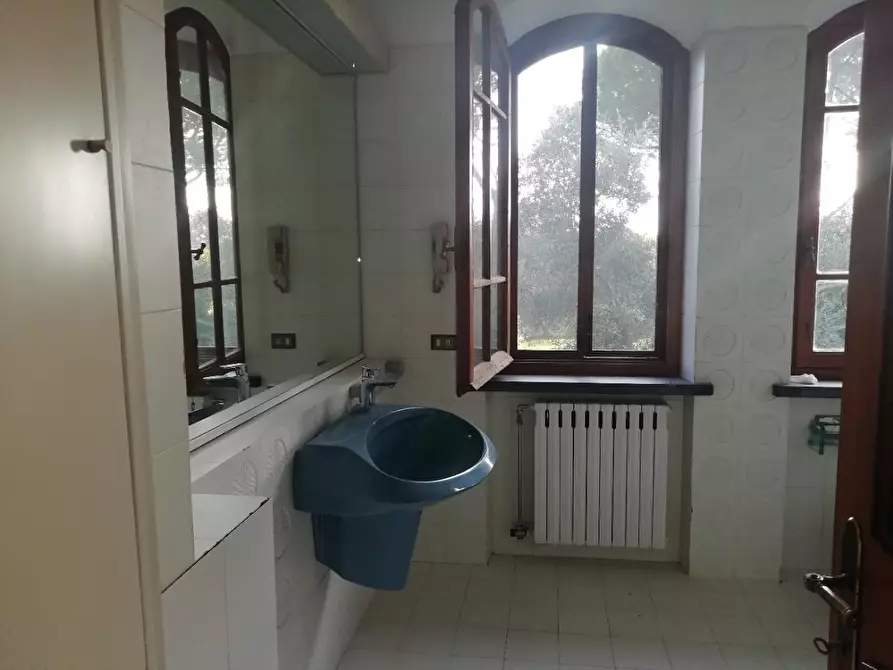 Immagine 11 di Villa in vendita  a Cascina