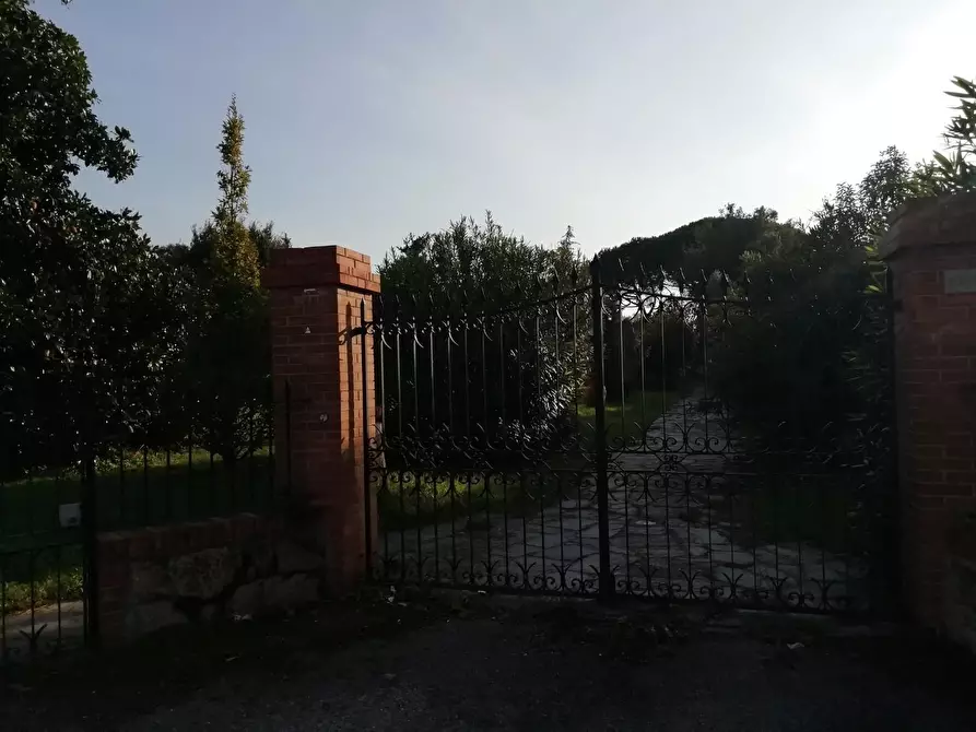Immagine 5 di Villa in vendita  a Cascina