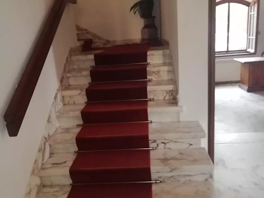 Immagine 13 di Villa in vendita  a Cascina