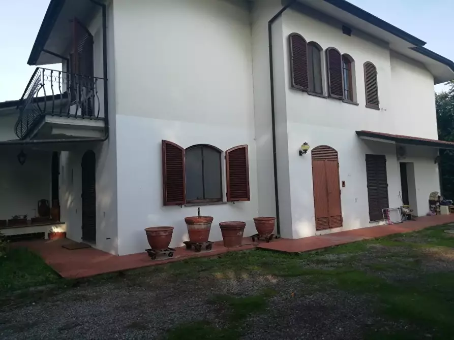 Immagine 4 di Villa in vendita  a Cascina