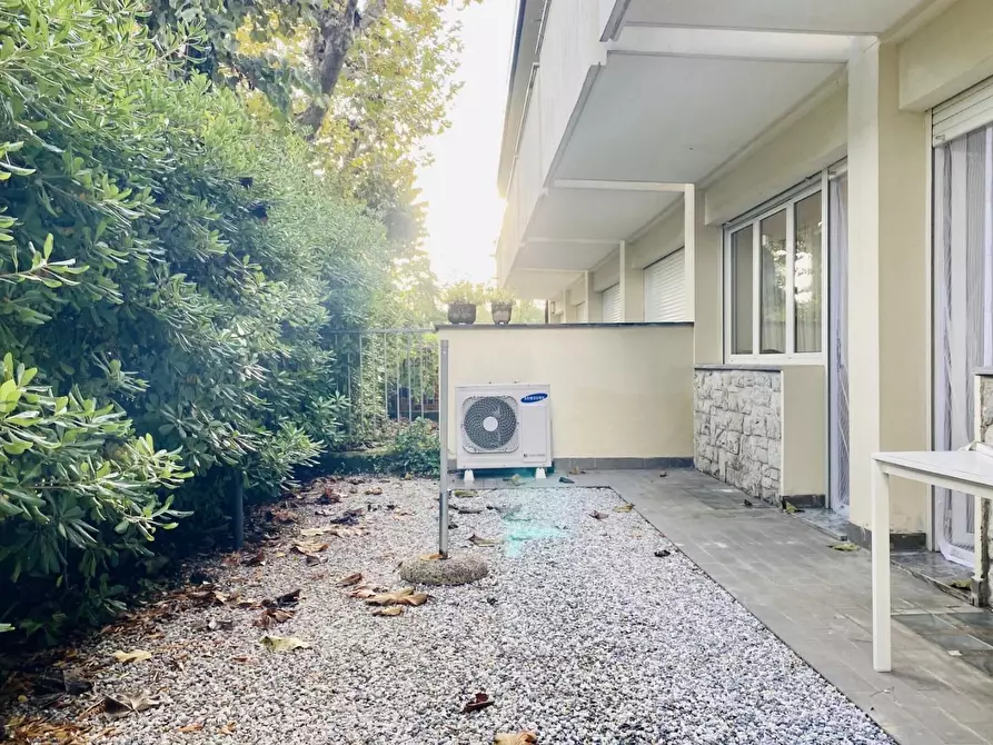 Immagine 21 di Appartamento in vendita  a Pietrasanta