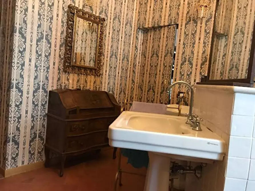 Immagine 31 di Villa in vendita  a Cascina