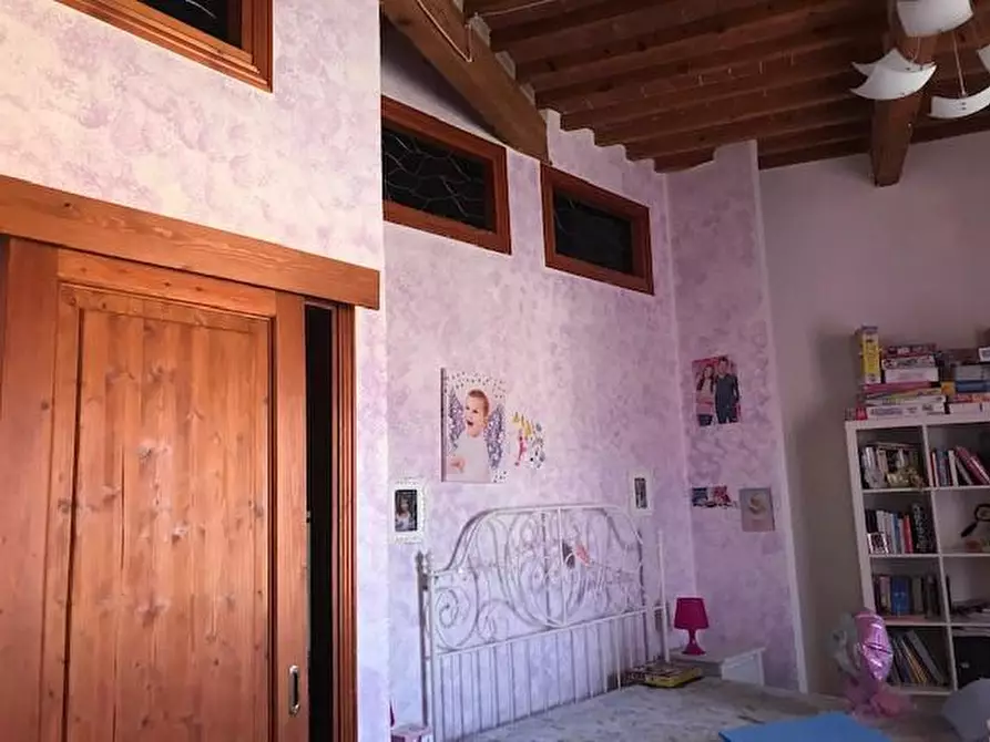 Immagine 37 di Villa in vendita  a Cascina