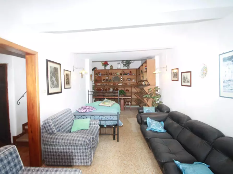 Immagine 2 di Villa in vendita  a Sovicille