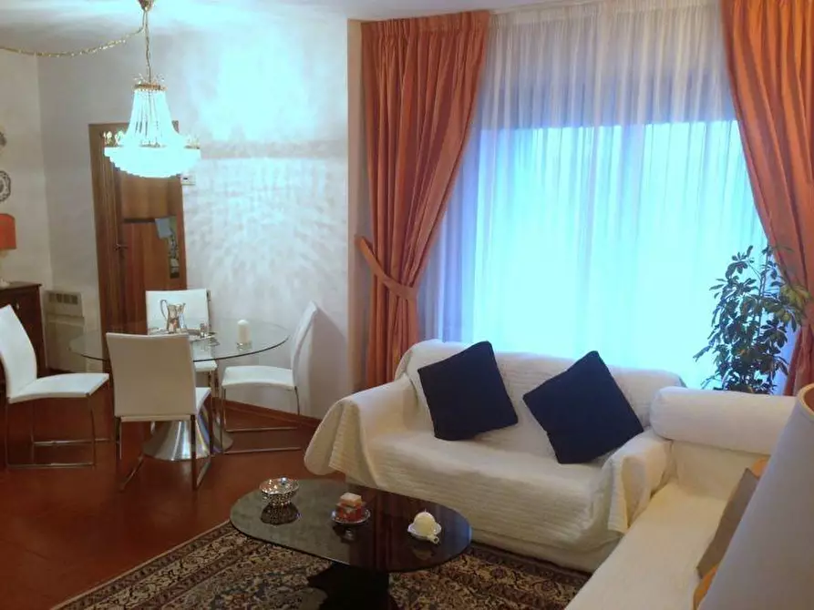 Immagine 10 di Appartamento in vendita  a Siena