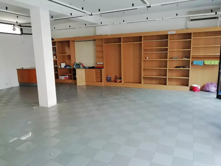 Immagine 4 di Magazzino in vendita  a Certaldo