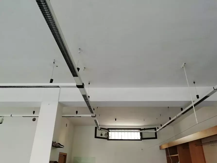 Immagine 5 di Magazzino in vendita  a Certaldo