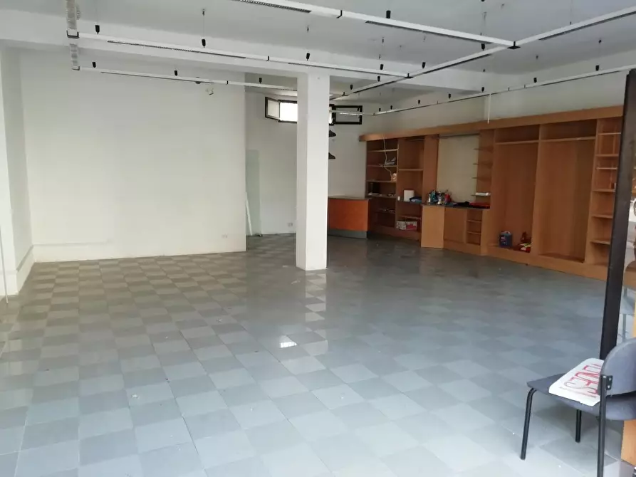 Immagine 2 di Magazzino in vendita  a Certaldo