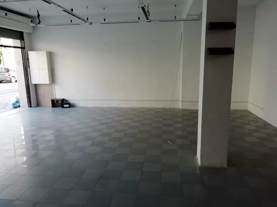 Immagine 3 di Magazzino in vendita  a Certaldo