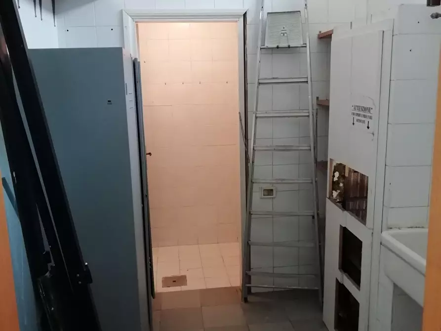 Immagine 6 di Magazzino in vendita  a Certaldo