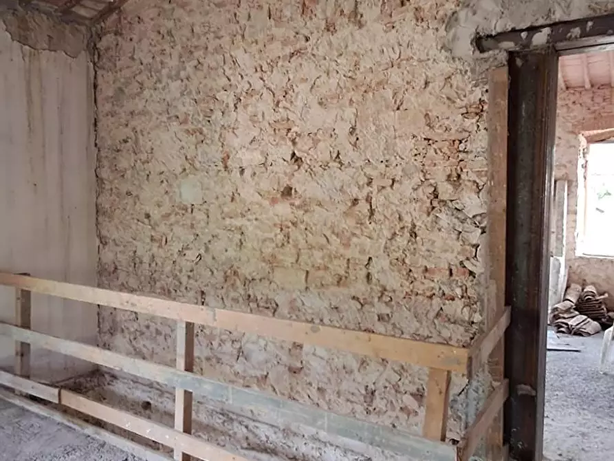 Immagine 4 di Rustico / casale in vendita  a Calci