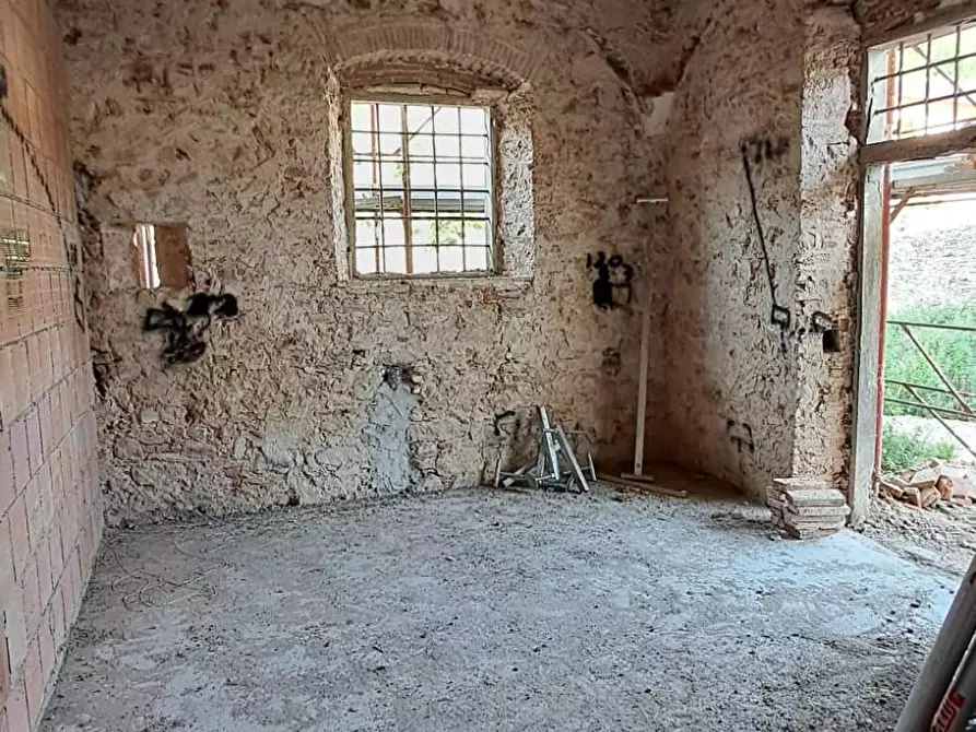 Immagine 8 di Rustico / casale in vendita  a Calci