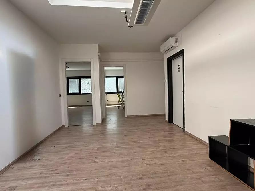 Immagine 2 di Ufficio in vendita  a Siena
