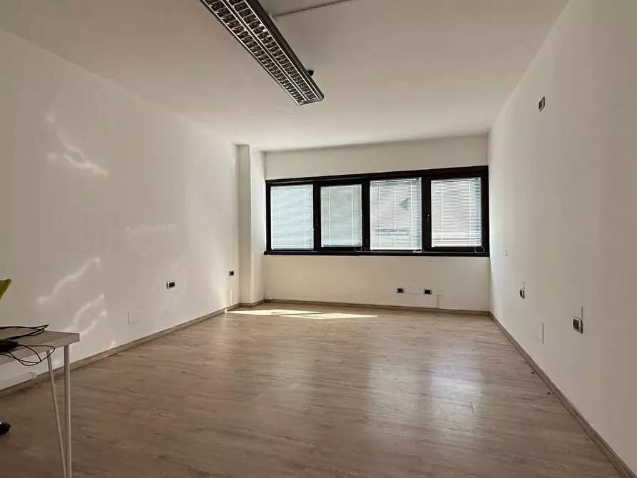 Immagine 11 di Ufficio in vendita  a Siena