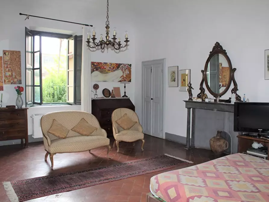 Immagine 9 di Palazzo in vendita  a Cascina