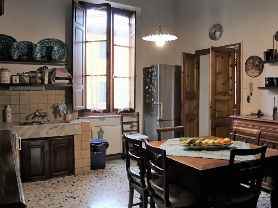 Immagine 5 di Palazzo in vendita  a Cascina