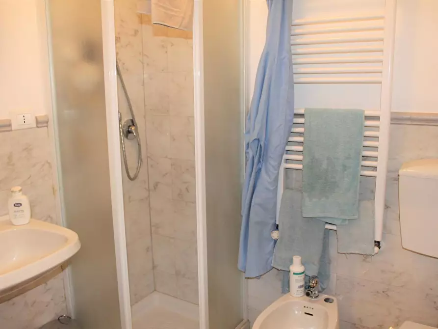 Immagine 7 di Palazzo in vendita  a Cascina