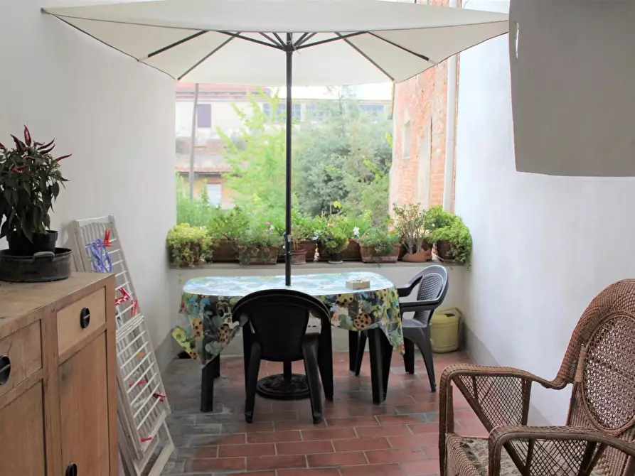 Immagine 12 di Palazzo in vendita  a Cascina