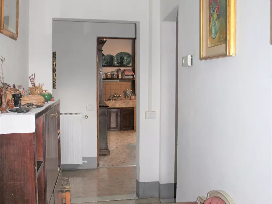 Immagine 4 di Palazzo in vendita  a Cascina