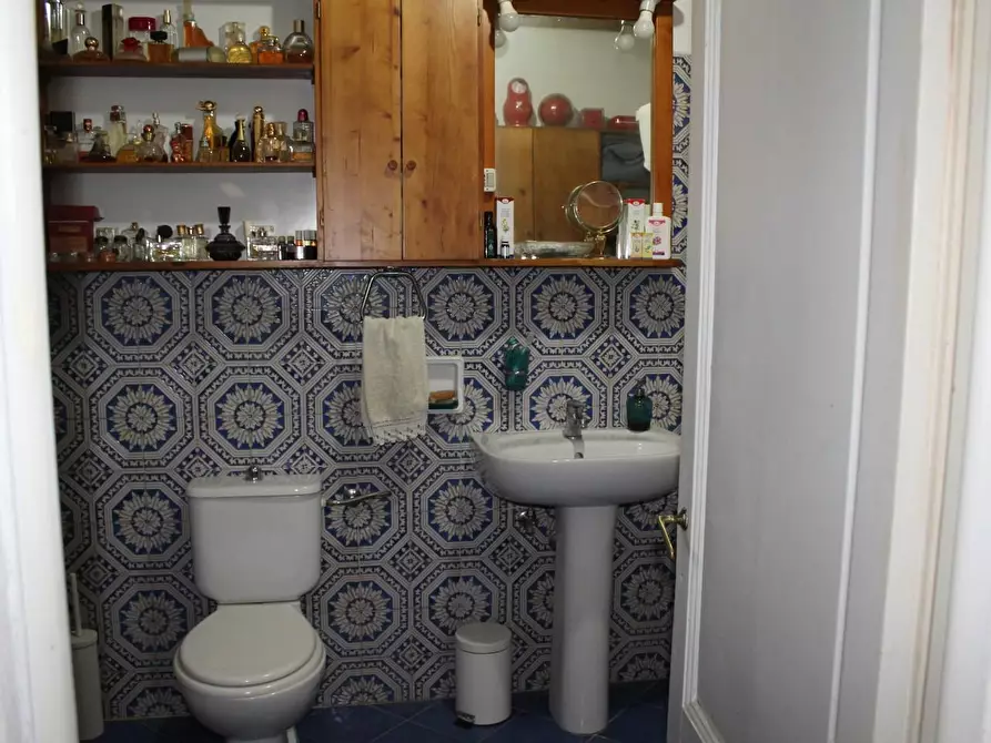 Immagine 8 di Palazzo in vendita  a Cascina