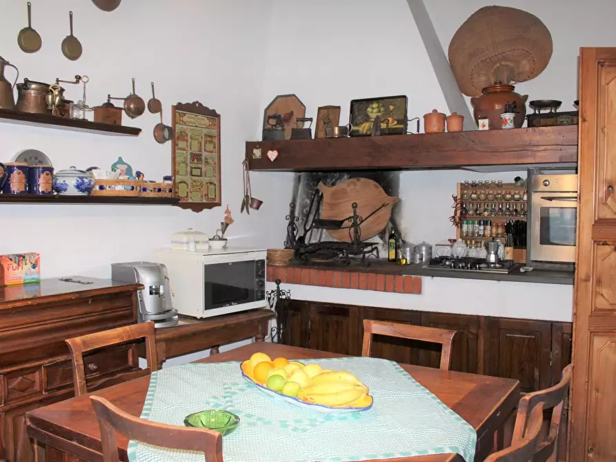 Immagine 6 di Palazzo in vendita  a Cascina