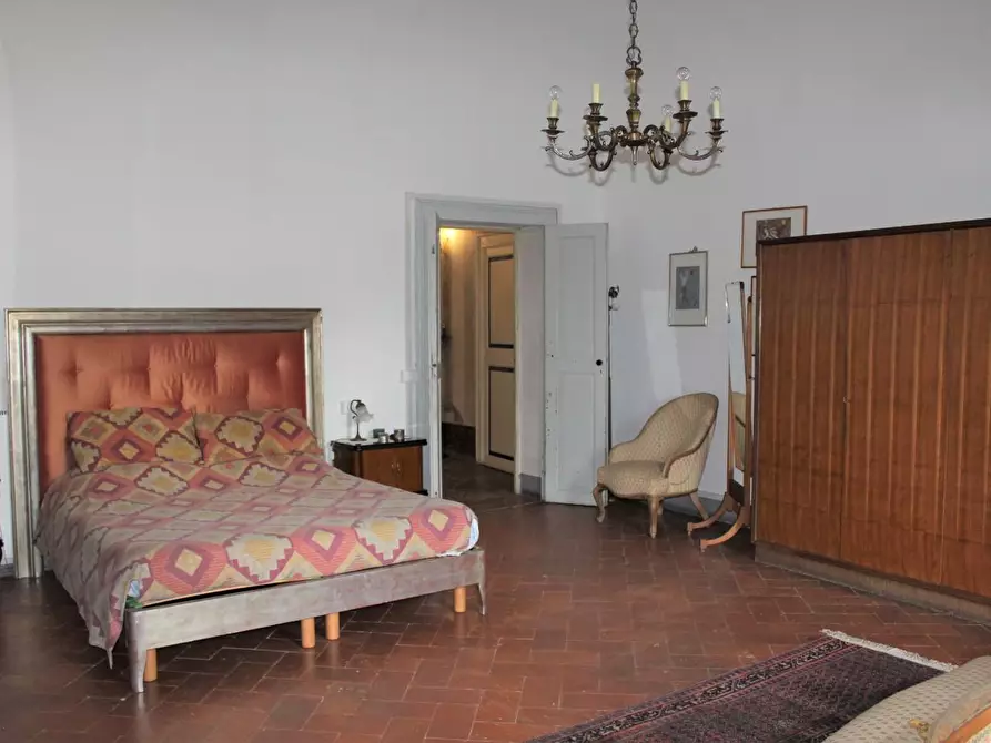 Immagine 10 di Palazzo in vendita  a Cascina