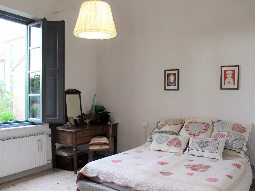 Immagine 11 di Palazzo in vendita  a Cascina