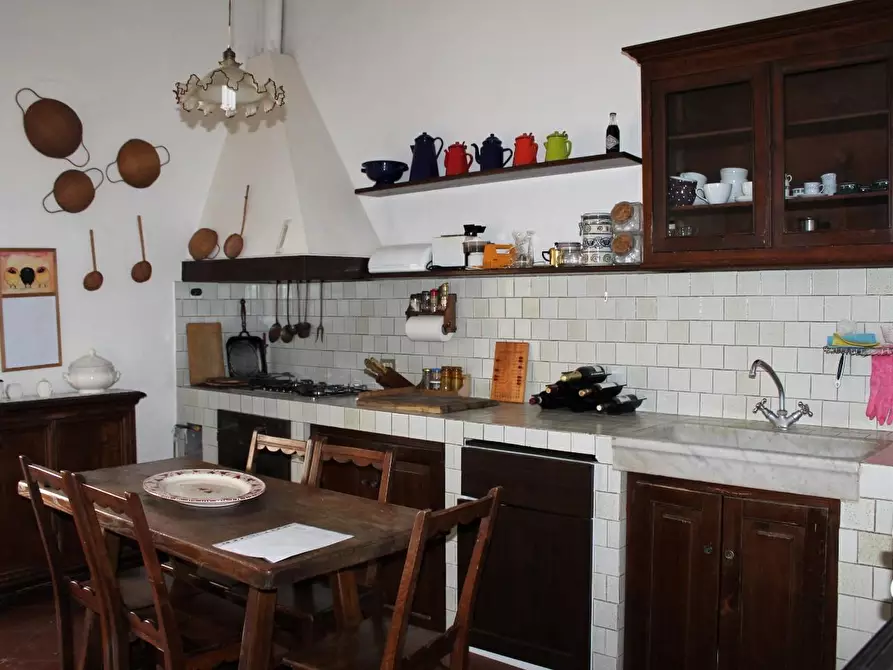 Immagine 16 di Palazzo in vendita  a Cascina