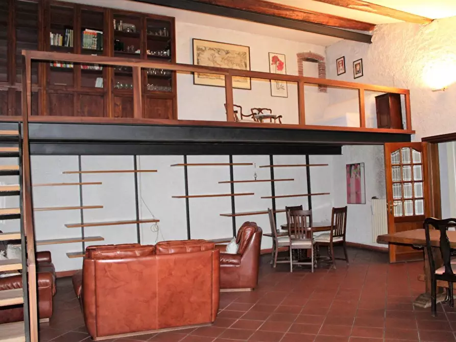 Immagine 20 di Palazzo in vendita  a Cascina