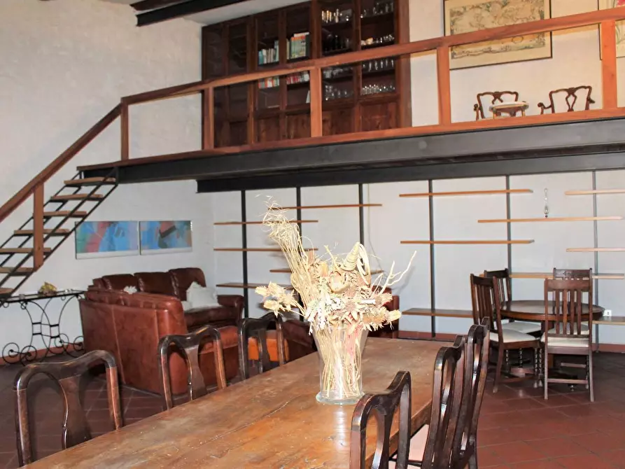 Immagine 21 di Palazzo in vendita  a Cascina