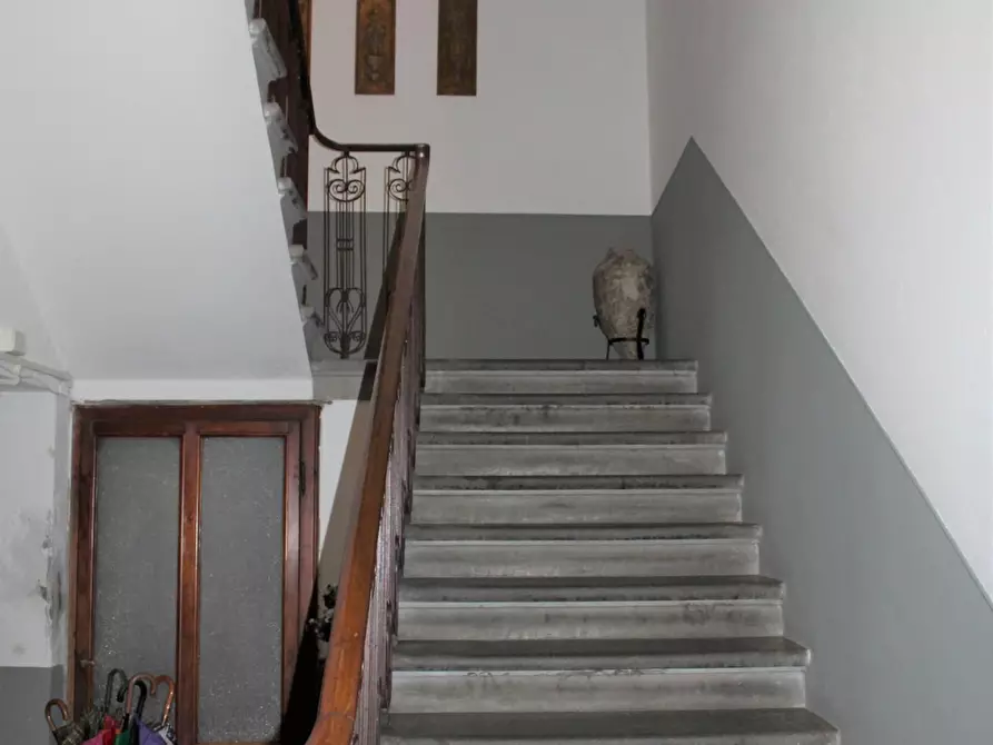 Immagine 13 di Palazzo in vendita  a Cascina